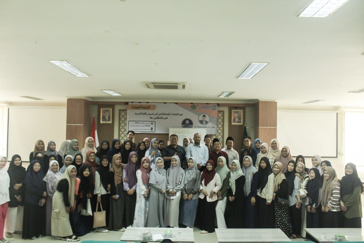 Hadirkan Narasumber Internasional, Prodi Pendidikan Bahasa Arab UIN SMH Banten Sukses Bahas Prospek Studi Bahasa dan Sastra Arab 7 Hadirkan Narasumber Internasional, Prodi Pendidikan Bahasa Arab UIN SMH Banten Sukses Bahas Prospek Studi Bahasa dan Sastra Arab