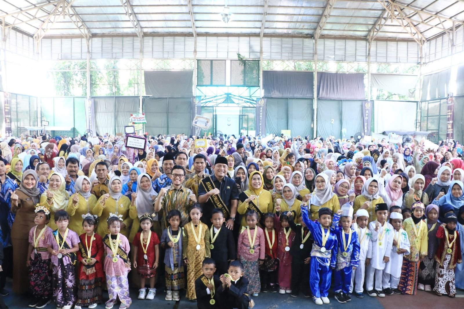 Bupati Serang dan Ketua DPRD Kabupaten Serang Wisuda Ribuan Siswa PAUD 9 Bupati Serang dan Ketua DPRD Kabupaten Serang Wisuda Ribuan Siswa PAUD