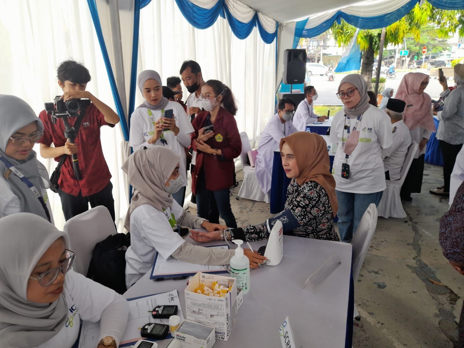 Ibu Walikota Cilegon Ngomel, Perwakilan Dinkes dan DP3AP2KB Tak Hadir saat Bantuan Makanan Bergizi dan Renovasi Posyandu 1 Ibu Walikota Cilegon Ngomel, Perwakilan Dinkes dan DP3AP2KB Tak Hadir saat Bantuan Makanan Bergizi dan Renovasi Posyandu