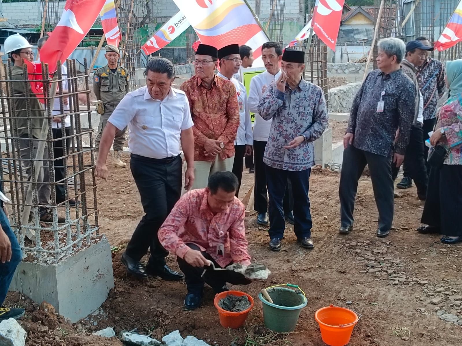Pemprov Banten Mulai Pembangunan Gedung Utama Bank Banten Senilai Rp22,6 Miliar 5 Pemprov Banten Mulai Pembangunan Gedung Utama Bank Banten Senilai Rp22,6 Miliar