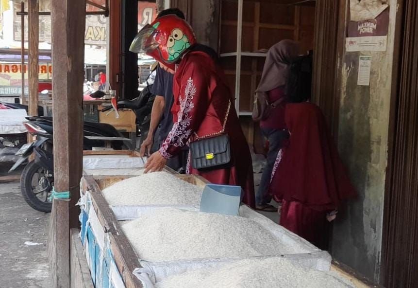 Pemkot Cilegon Tak Anggarkan Operasi Pasar, Sulit Intervensi Melambungnya Harga Sembako 2 Pemkot Cilegon Tak Anggarkan Operasi Pasar, Sulit Intervensi Melambungnya Harga Sembako