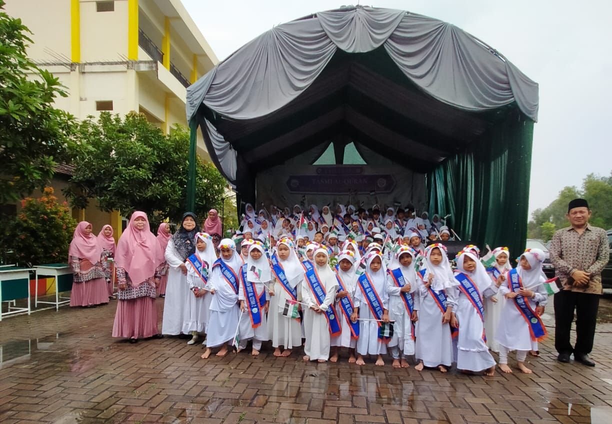 Tasmi Al Quran SDIT Al Izzah 2 Kota Serang, Siswa Diharapkan Berprestasi di BIdang Akademik Maupun Non Akademik