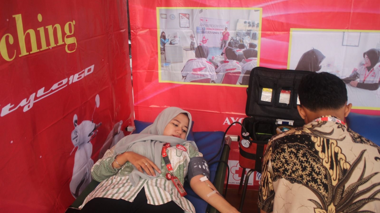 Peringati Hari Donor Darah Sedunia, Diler Honda Fajar Mandiri Bersama UDD Pandeglang Himpun 16 Kantong Darah 1 Peringati Hari Donor Darah Sedunia, Diler Honda Fajar Mandiri Bersama UDD Pandeglang Himpun 16 Kantong Darah