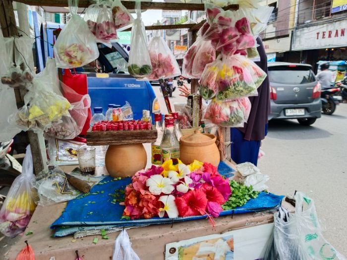 Berkah Idul Adha, Omzet Pedagang Bunga Tabur di Kota Serang Naik 100 Persen 8 Berkah Idul Adha, Omzet Pedagang Bunga Tabur di Kota Serang Naik 100 Persen