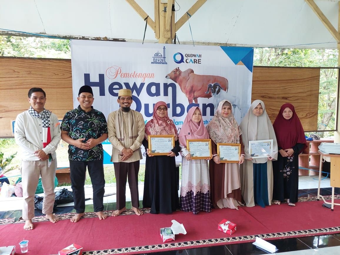 Sekolah Terpadu Al-Qudwah Adakan Pemotongan Hewan Qurban dengan Penuh Khidmat