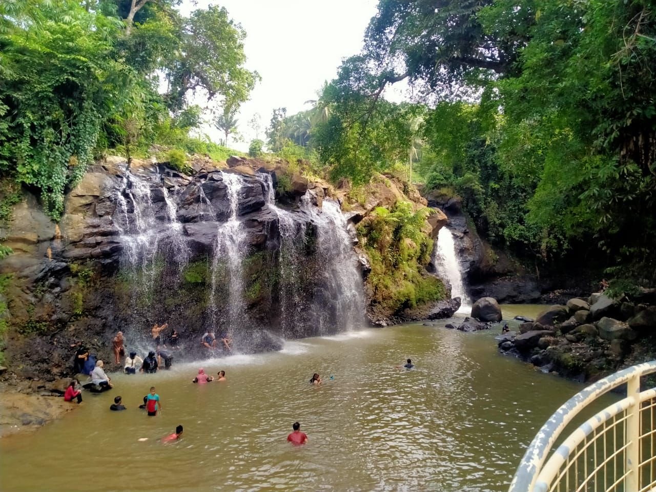 Tarif Masuk Hanya Seharga Semangkok Bakso, Wisata Pesona Curug Goongt Pandeglang Diserbu Pengunjung 8 Tarif Masuk Hanya Seharga Semangkok Bakso, Wisata Pesona Curug Goongt Pandeglang Diserbu Pengunjung