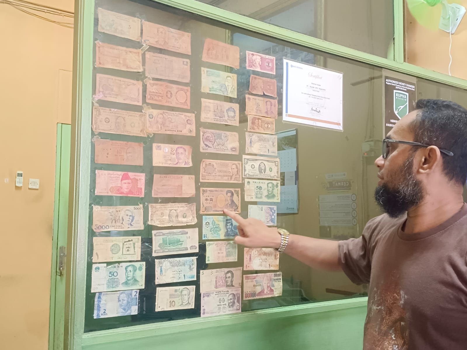 Nilai Tukar Rupiah Terus Melemah, Money Changer di Kota Serang Akui Sepi Penukaran