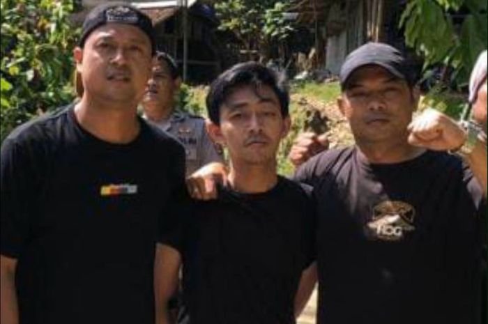 Beredar Foto Panitia Konser Lentera Festival di Pasar Kemis Tangerang Ditangkap Polisi, Disebut Bersembunyi di Pelosok Banten 1 Beredar Foto Panitia Konser Lentera Festival di Pasar Kemis Tangerang Ditangkap Polisi, Disebut Bersembunyi di Pelosok Banten