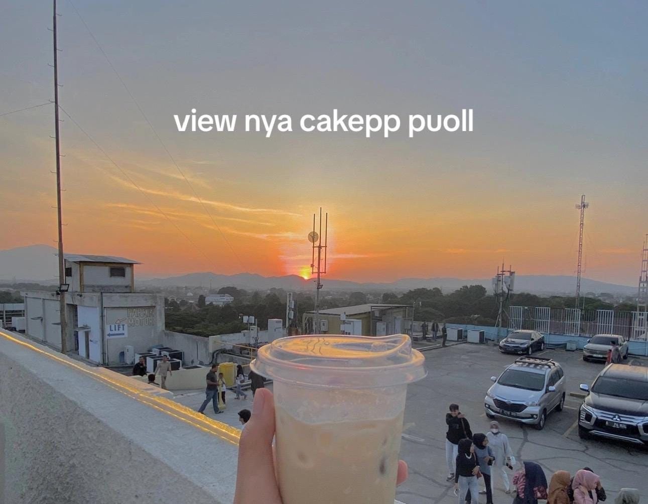 Nikmati Sunset Indah di My Rooftop Cafe, Tempat Nongkrong Baru untuk Anak Muda Serang 1 Nikmati Sunset Indah di My Rooftop Cafe, Tempat Nongkrong Baru untuk Anak Muda Serang