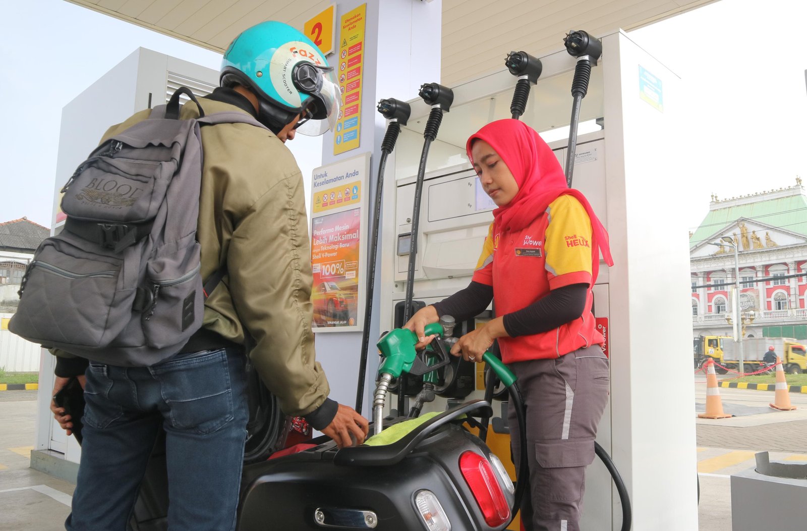Banjir Promo di SPBU Shell Balaraja, Beli Oli Berkesempatan Nonton Moto GP 2024 Gratis di Sirkuit Mandalika 3 Banjir Promo di SPBU Shell Balaraja, Beli Oli Berkesempatan Nonton Moto GP 2024 Gratis di Sirkuit Mandalika
