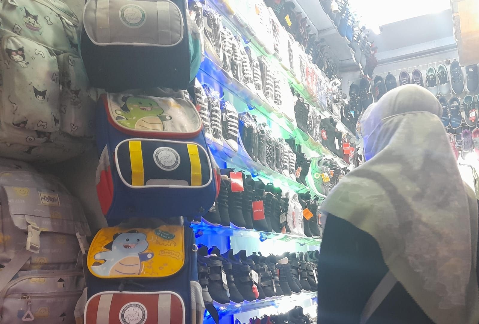 Pasar Tradisional di Cilegon Dibanjiri Produk Impor, Begini Kata Pedagang 1 Pasar Tradisional di Cilegon Dibanjiri Produk Impor, Begini Kata Pedagang