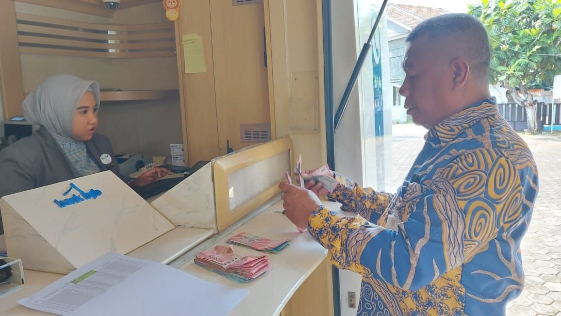 Didatangi Bapenda, Warga Puloampel Bayar PBB Perdesaan Rp53 Juta 1 Didatangi Bapenda, Warga Puloampel Bayar PBB Perdesaan Rp53 Juta