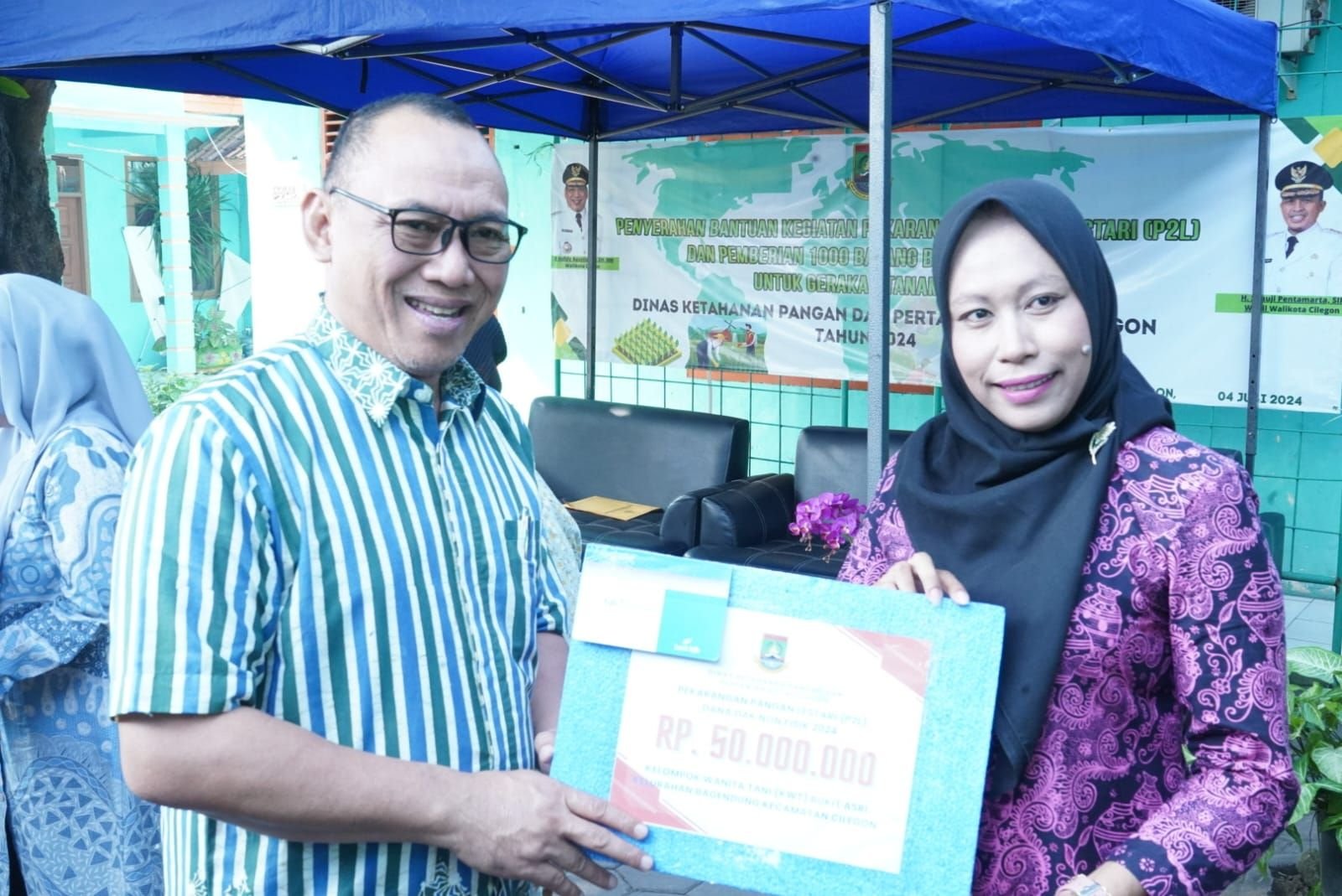 Helldy Minta Warga Tanam Cabai di Pekarangan, Penuhi Kebutuhan Dapur Secara Mandiri 5 Helldy Minta Warga Tanam Cabai di Pekarangan, Penuhi Kebutuhan Dapur Secara Mandiri