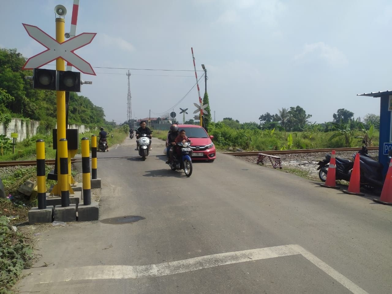 BAHAYA! Palang Pintu Perlintasan Kereta Api Unyur Kota Serang Tak Berfungsi 4 BAHAYA! Palang Pintu Perlintasan Kereta Api Unyur Kota Serang Tak Berfungsi