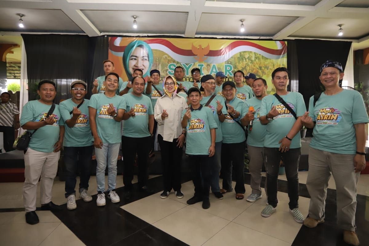 Kinerjanya Baik dan Paham Birokrasi, Aziz Gagap dan Para Komedian Dukung Airin di Pilgub Banten 3 Kinerjanya Baik dan Paham Birokrasi, Aziz Gagap dan Para Komedian Dukung Airin di Pilgub Banten