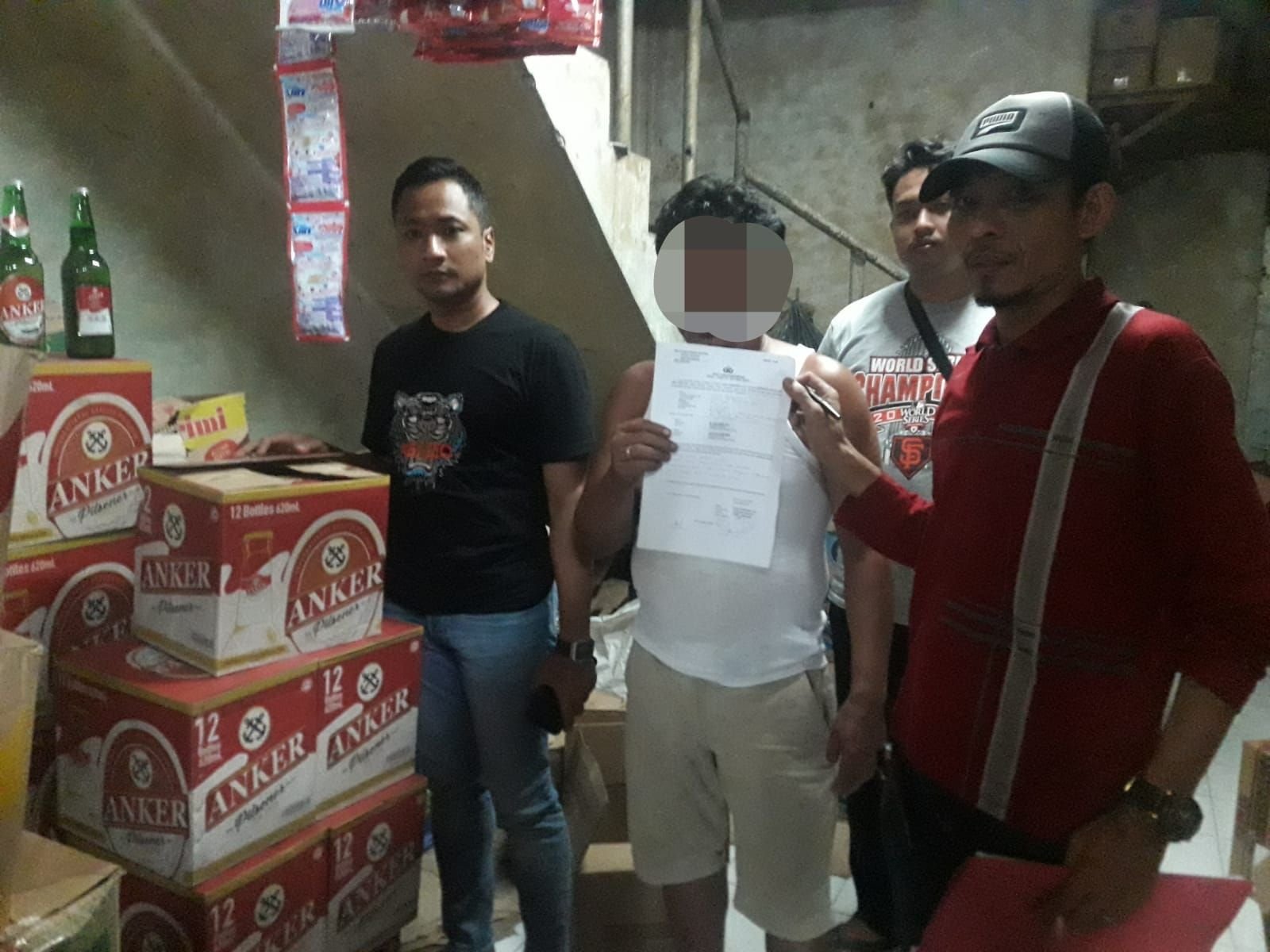 Edarkan Miras, Toko Klontong Digrebek Polisi di Kawasan Ciruas 7 Edarkan Miras, Toko Klontong Digrebek Polisi di Kawasan Ciruas