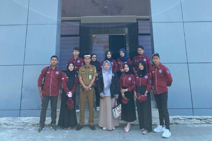 Kelompok 84 KKM Uniba Pengabdian di Desa Gandaria Tangerang