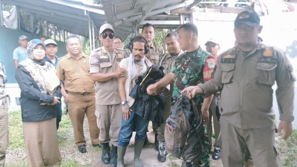 Bikin Panik! ODGJ di Kota Serang Ngamuk Bawa Sajam Diamankan Warga 4 Bikin Panik! ODGJ di Kota Serang Ngamuk Bawa Sajam Diamankan Warga