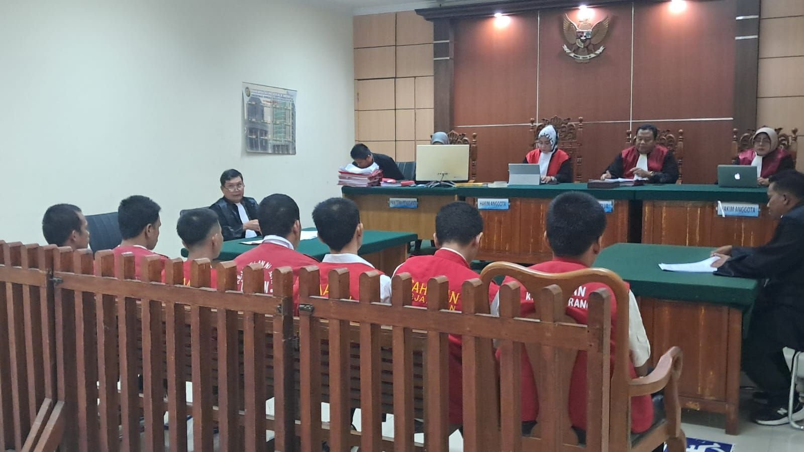 7 Terdakwa Pengeroyok Ustaz di Kabupaten Serang Dituntut 4 Tahun 7 7 Terdakwa Pengeroyok Ustaz di Kabupaten Serang Dituntut 4 Tahun