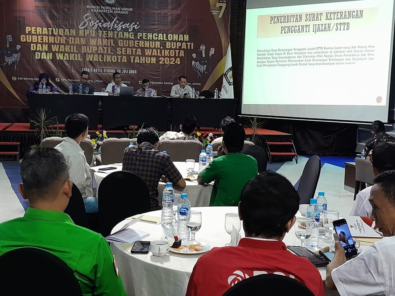 KPU Sosialisasikan Persyaratan Calon Kepala Daerah, Usia 25 Tahun Bisa Nyalon Bupati 8 KPU Sosialisasikan Persyaratan Calon Kepala Daerah, Usia 25 Tahun Bisa Nyalon Bupati