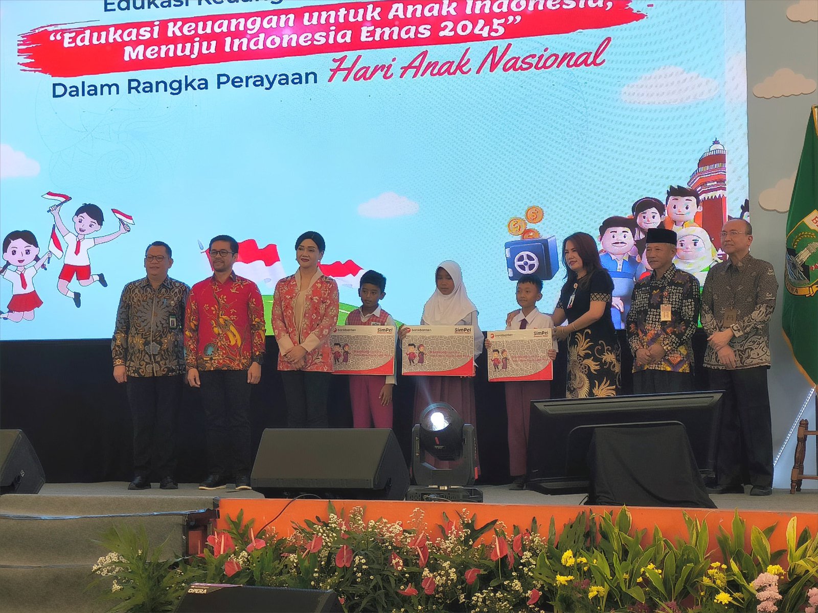 OJK Berikan Edukasi Tentang Keuangan ke Ratusan Pelajar SD 2 OJK Berikan Edukasi Tentang Keuangan ke Ratusan Pelajar SD