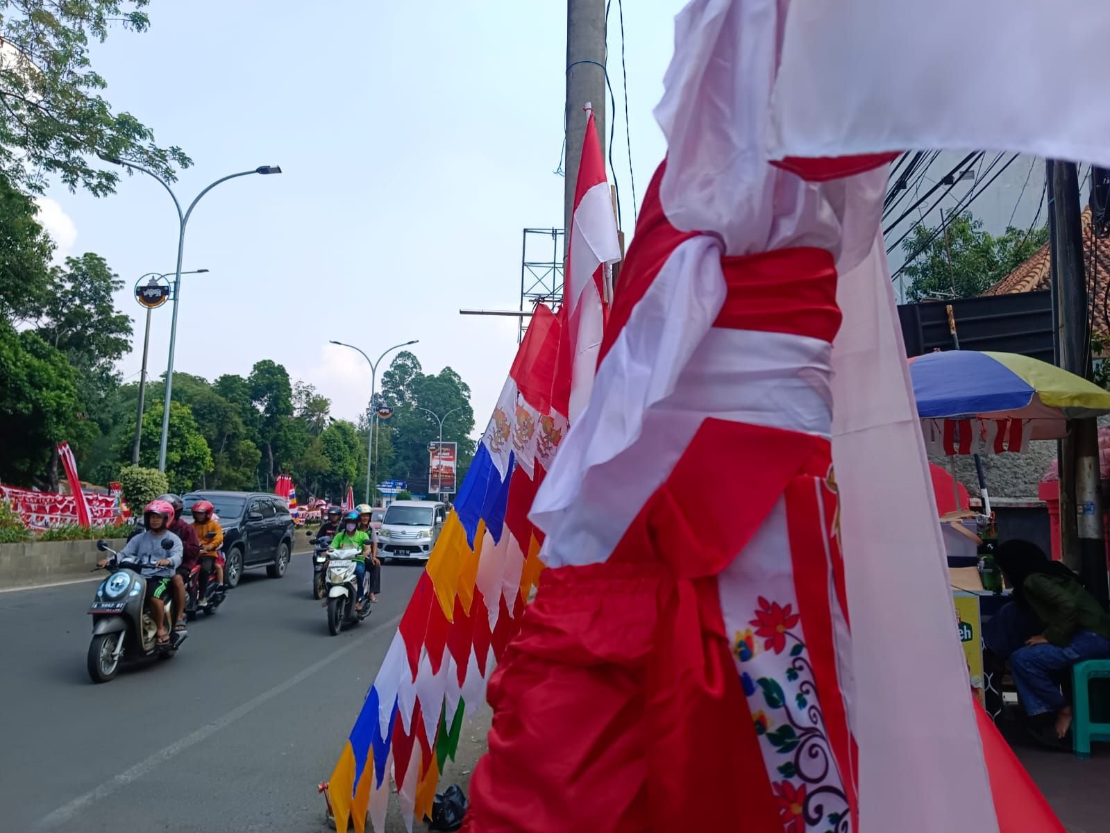 Omzet Pedagang Bendera Saat HUT Kemerdekaan Capai Rp3 Juta Per Hari 1 Omzet Pedagang Bendera Saat HUT Kemerdekaan Capai Rp3 Juta Per Hari
