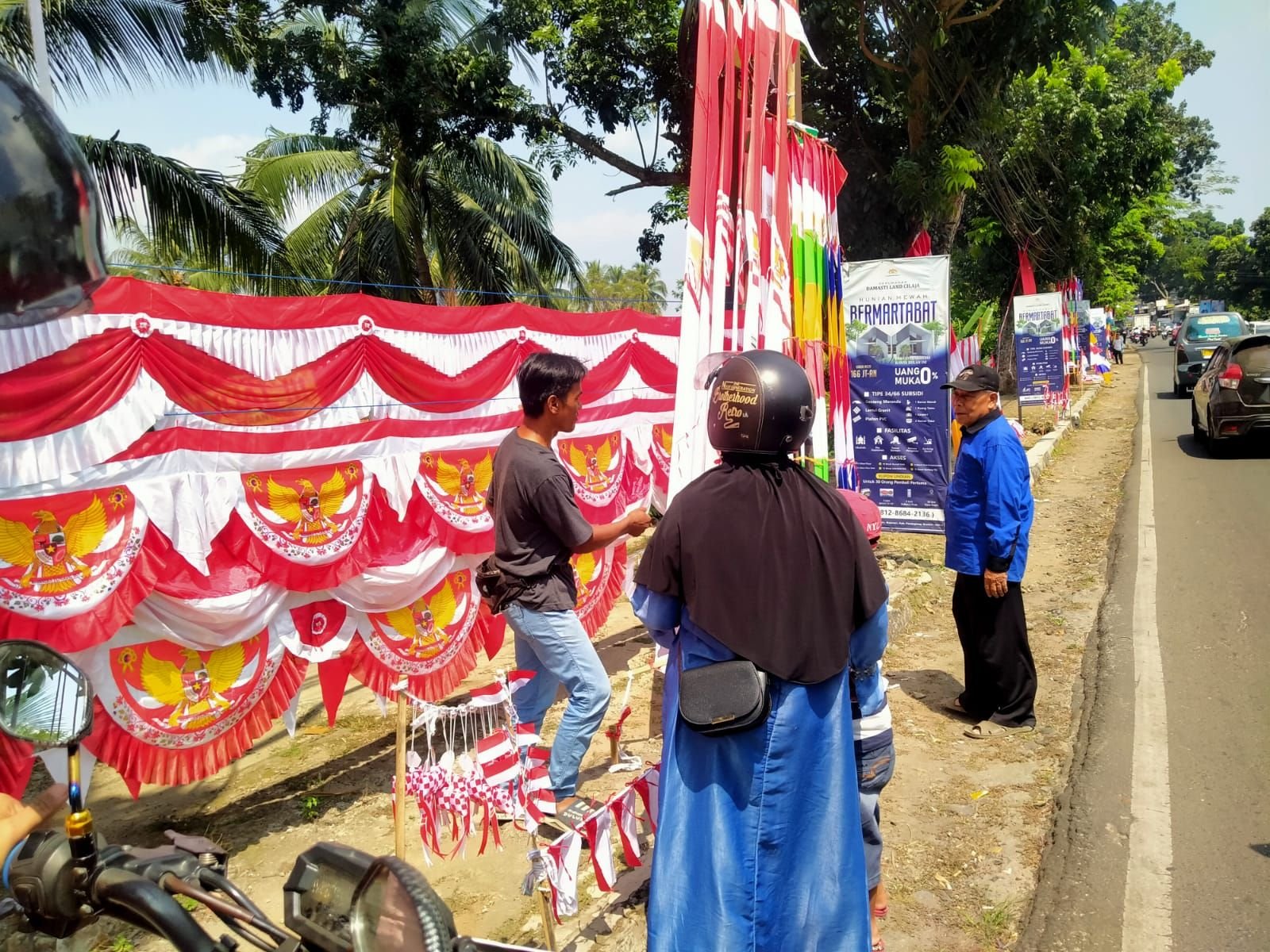 Penjual Bendera Musiman di Pandeglang Bisa Raup Cuan Rp 3 Juta Perhari, Mayoritas Pedagang dari Luar Daerah