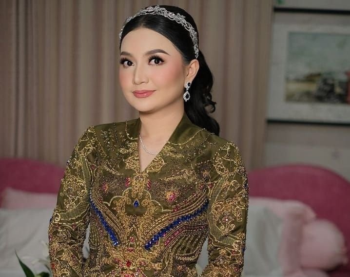 Profil Mawaddah Ilona yang Viral Usai Gelar Pernikahan Bak Festival hingga Bagikan Hadiah Umroh 3 Profil Mawaddah Ilona yang Viral Usai Gelar Pernikahan Bak Festival hingga Bagikan Hadiah Umroh