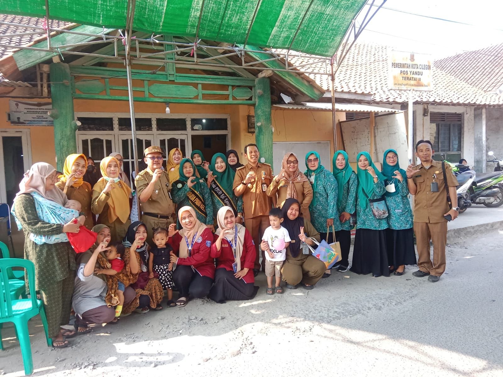 Kelompok 41 KKM Uniba Bantu Posyandu Sukseskan PIN Polio di Kelurahan Karang Asem 1 Kelompok 41 KKM Uniba Bantu Posyandu Sukseskan PIN Polio di Kelurahan Karang Asem