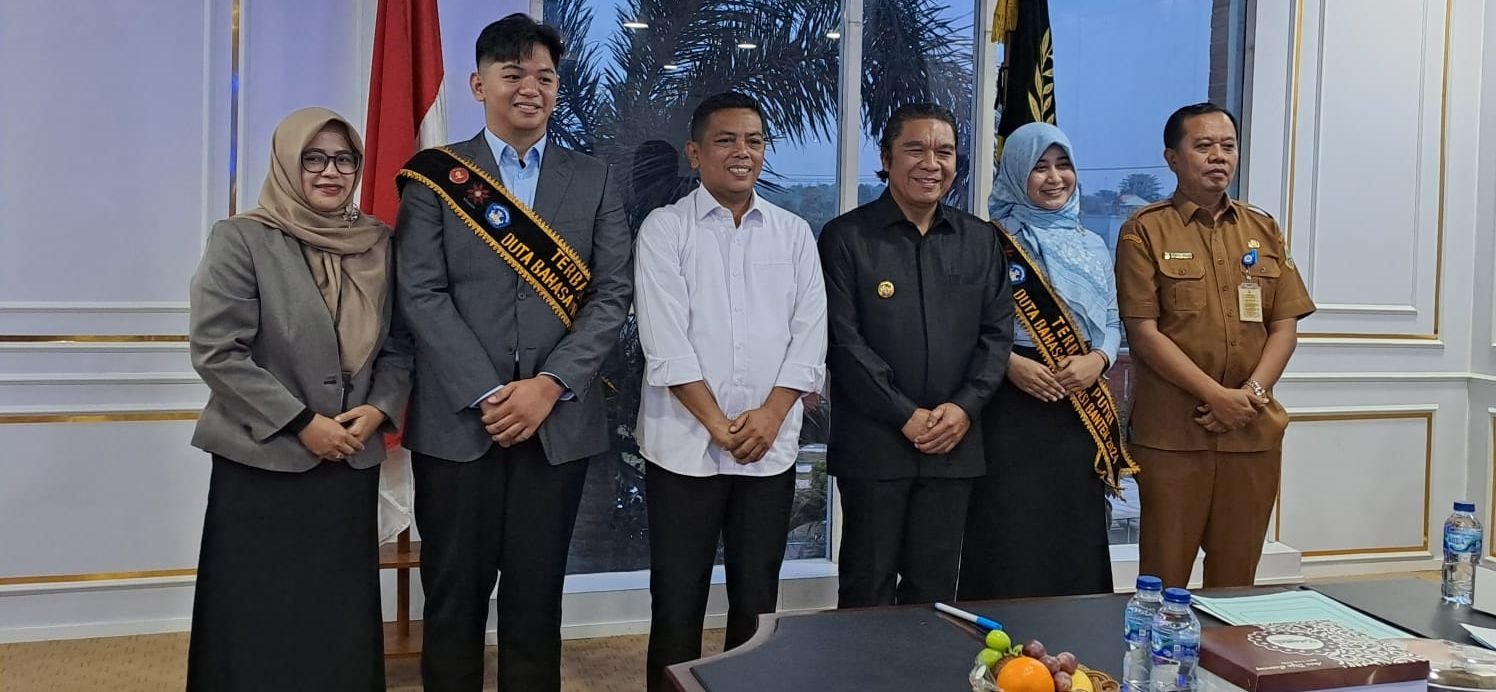Jelang Pemilihan Duta Bahasa Tingkat Nasional, Andra Soni Titip Pesan ke Dubas Agar Jaga Nama Baik Provinsi Banten 3 Jelang Pemilihan Duta Bahasa Tingkat Nasional, Andra Soni Titip Pesan ke Dubas Agar Jaga Nama Baik Provinsi Banten