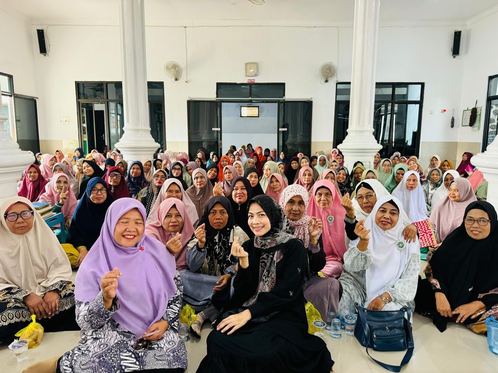 Hadiri Pengajian Majelis Talim Nurul Iman, Ratu Zakiyah Ingatkan Kejujuran Memimpin: Masyarakat Harus Bahagia