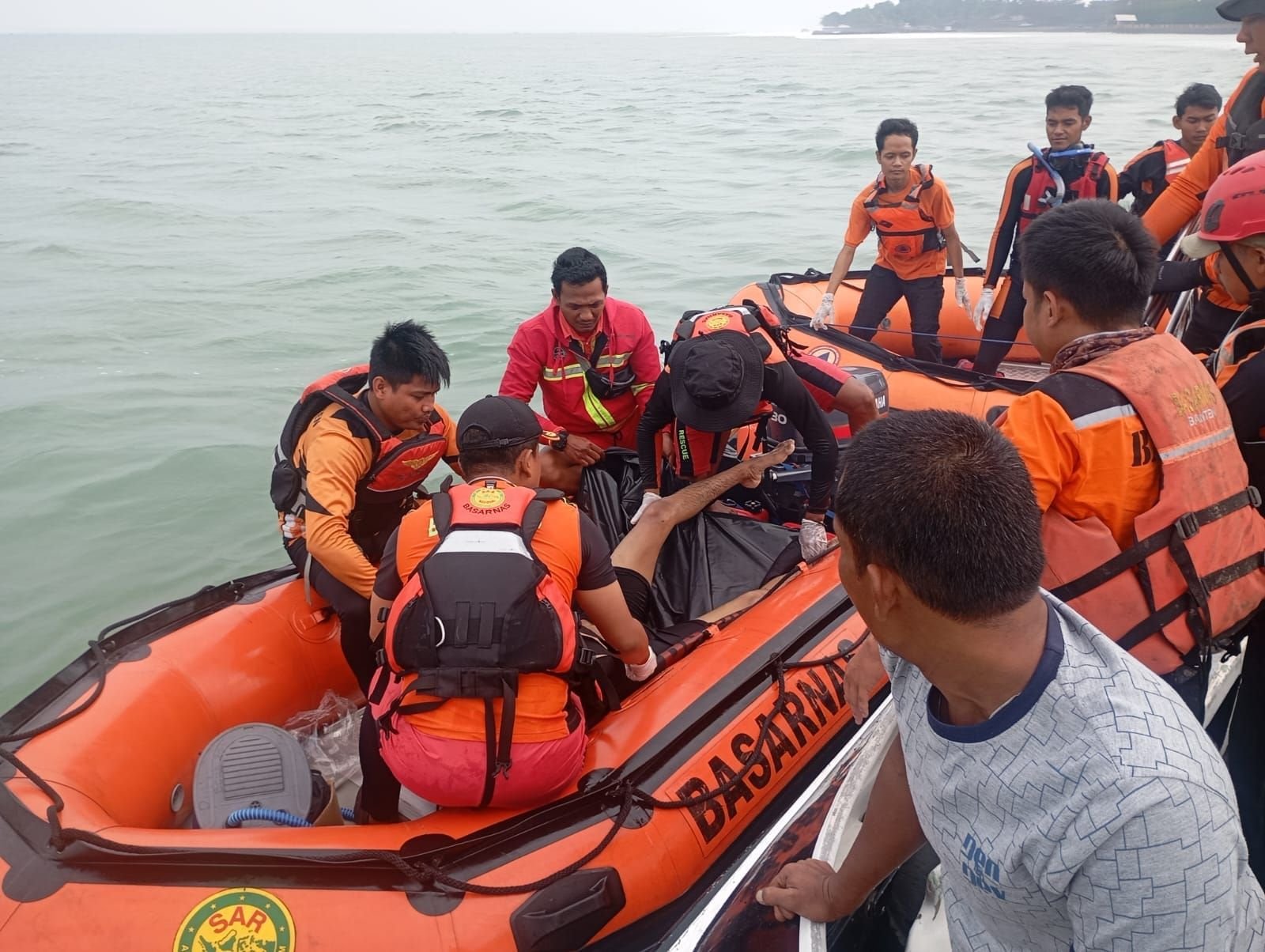 Drama Pencarian Warga Kota Serang yang Tenggelam di Pantai Lippo Carita Berakhir, Korban Ditemukan Tak Bernyawa