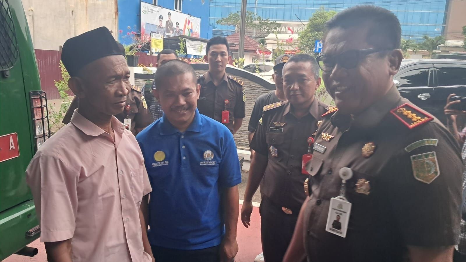 Sempat Ditahan Karena Pengeroyokan, Ketua RT di Kota Serang Dibebaskan 10 Sempat Ditahan Karena Pengeroyokan, Ketua RT di Kota Serang Dibebaskan