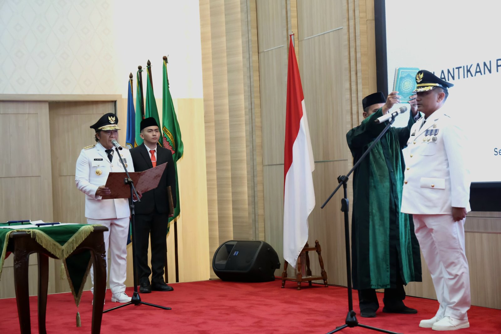 Belum Setahun Pj Bupati Lebak Langsung Diberhentikan, Posisinya Digantikan Pejabat Pemprov Banten 4 Belum Setahun Pj Bupati Lebak Langsung Diberhentikan, Posisinya Digantikan Pejabat Pemprov Banten