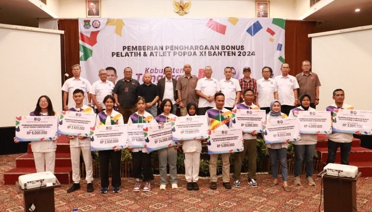 Pelatih dan Atlet Berprestasi Kabupaten Tangerang di Popda XI Banten 2024 Diberikan Penghargaan