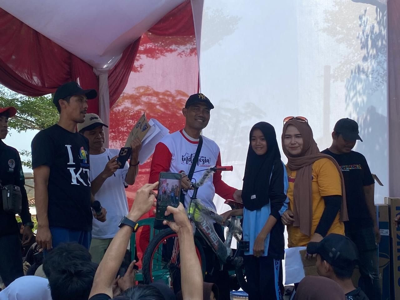 Rayakan HUT RI ke 79, Kecamatan Pabuaran Budayakan Hidup Sehat dengan Jalan Santai 7 Rayakan HUT RI ke 79, Kecamatan Pabuaran Budayakan Hidup Sehat dengan Jalan Santai