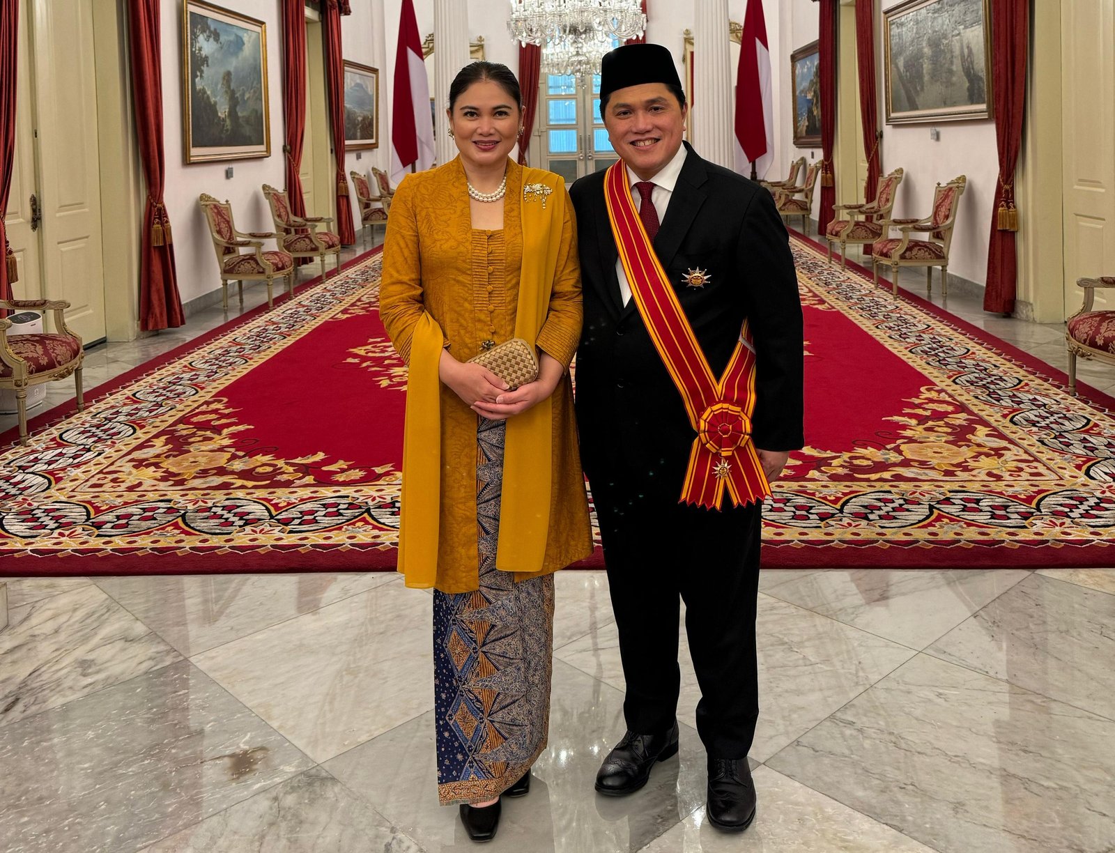 Jokowi Berikan 64 Tanda Kehormatan Termasuk Surya Paloh, Prabowo, juga Erick Thohir 1 Jokowi Berikan 64 Tanda Kehormatan Termasuk Surya Paloh, Prabowo, juga Erick Thohir