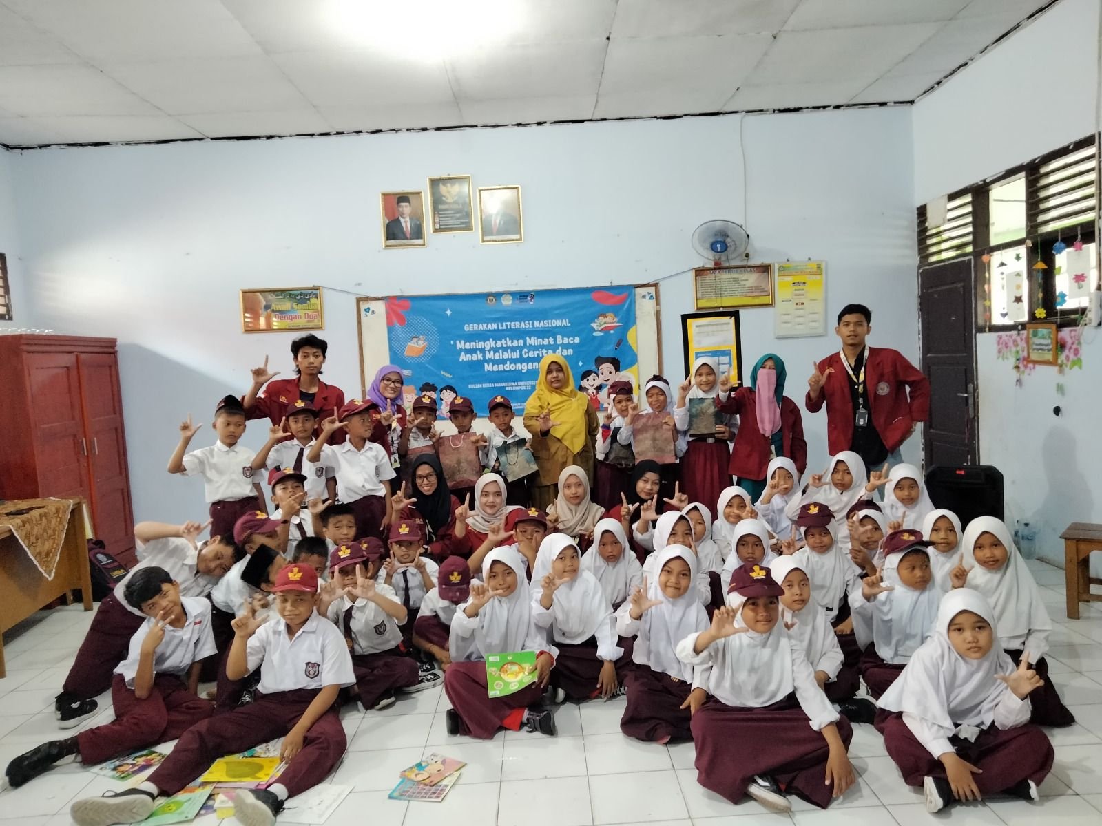 Kelompok 22 KKM Uniba Dorong Minat Baca Siswa SDN Sumur Lubang 1 Kelompok 22 KKM Uniba Dorong Minat Baca Siswa SDN Sumur Lubang