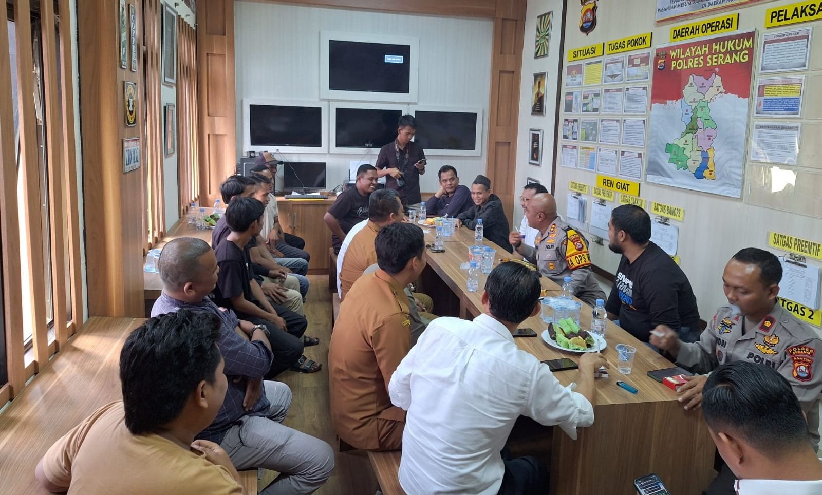 Kapolres Serang Ikut Mediasi, PT Nikomas Bakal Pekerjakan 200 Tenaga Kerja Bagi Warga Sekitar 4 Kapolres Serang Ikut Mediasi, PT Nikomas Bakal Pekerjakan 200 Tenaga Kerja Bagi Warga Sekitar