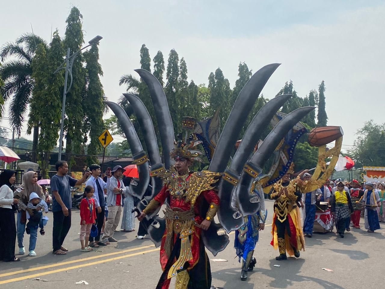 Antusias Ikuti Karnaval HUT RI ke 79 Tingkat Kota Cilegon, Warga Siapkan Properti Jauh-jauh Hari