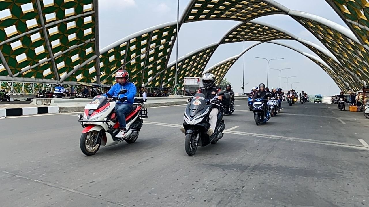Deretan Perbedaan dan Persamaan Honda PCX 2024 dan 2025, Pilih yang Mana Nih?
