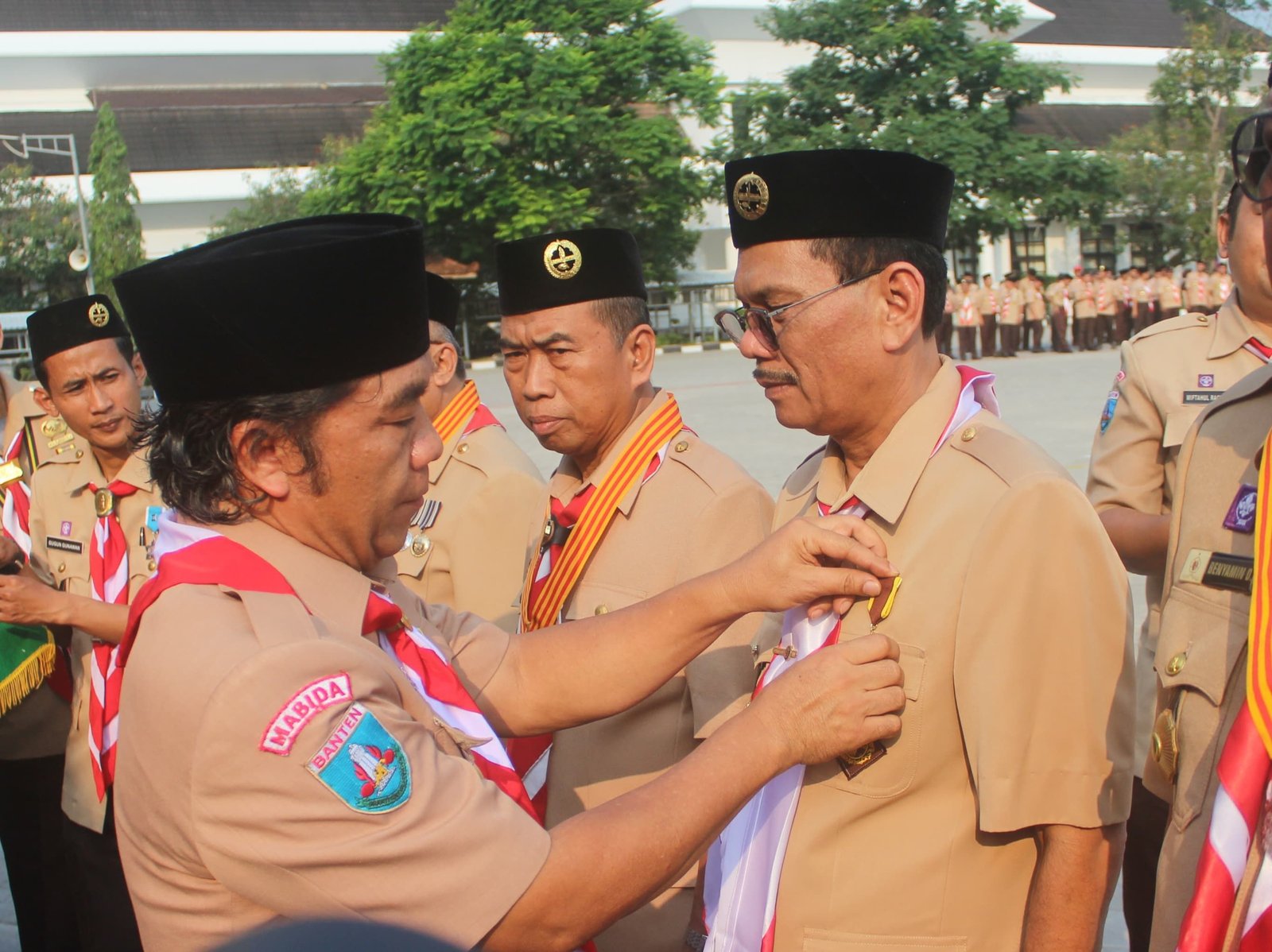 Menyala! Sekda Kota Serang Nanang Saefudin Terima Tanda Penghargaan Lencana Darma Bakti