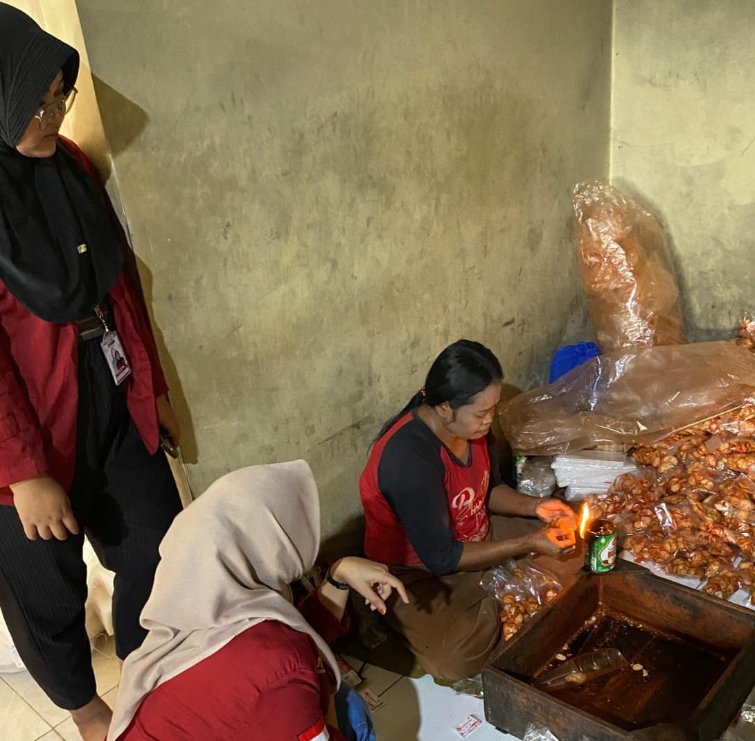 Tingkatkan Wawasan Kewirausahaan, Kelompok 72 KKM Uniba Kunjungi UMKM