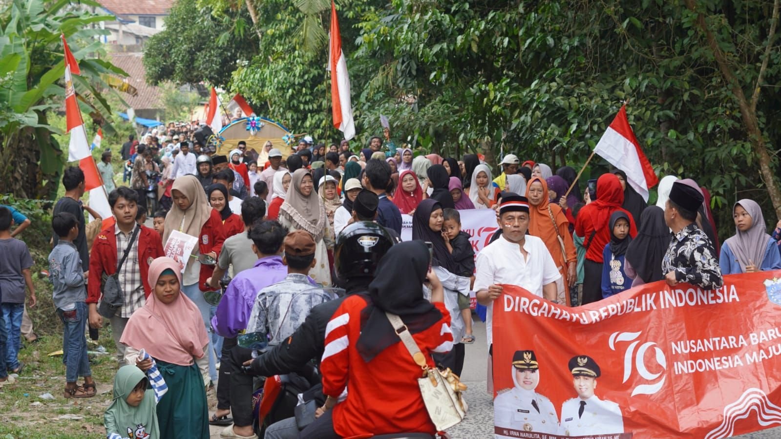 Meriahnya Karnaval Se-Kecamatan Pulosari dalam Rangka Memeriahkan HUT RI Ke-79