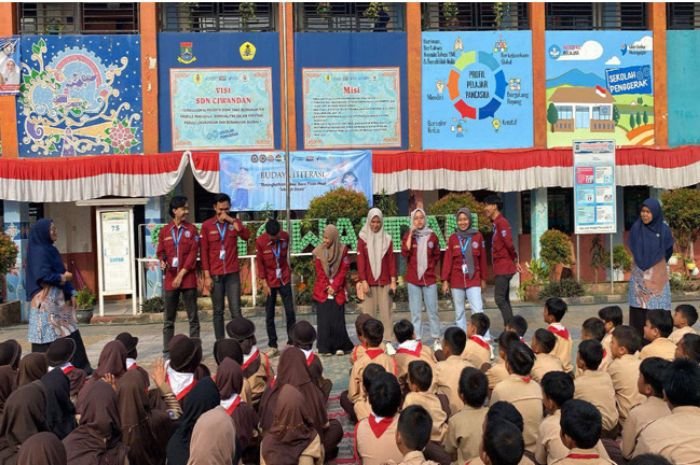 Kelompok 46 KKM Uniba Kampanyekan Literasi dengan Perpustakaan Keliling di Kepuh Kota Cilegon