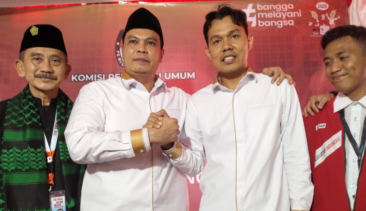 Sebelum Daftar Calon Walikota Serang dan Wakil Walikota Serang, Budi-Agis Kunjungi Tempat Kramat di Ujung Banten 3 Sebelum Daftar Calon Walikota Serang dan Wakil Walikota Serang, Budi-Agis Kunjungi Tempat Kramat di Ujung Banten