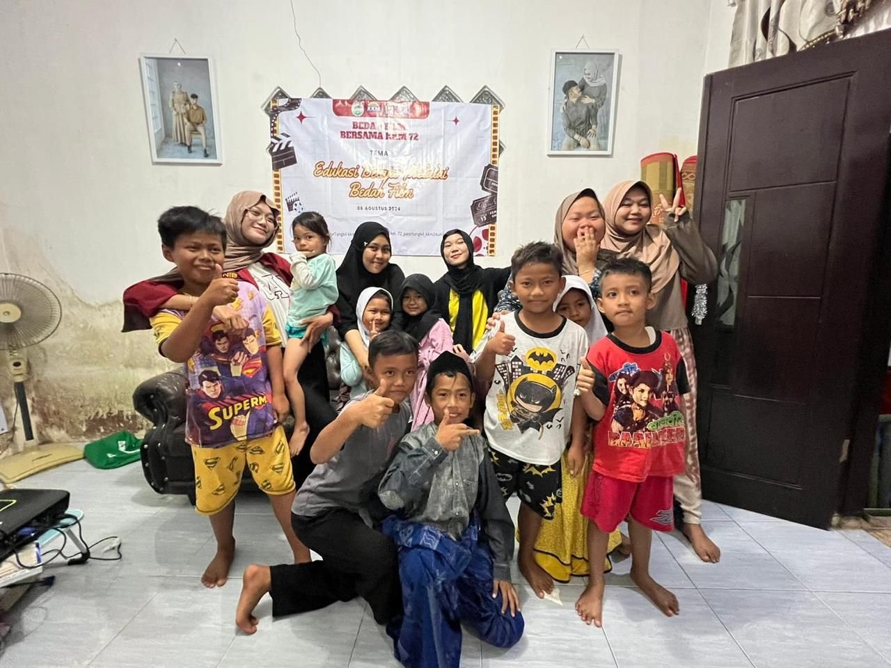 Kelompok 72 KKM Uniba Gelar Nobar Film Inspiratif di Desa Pasir Tangkil