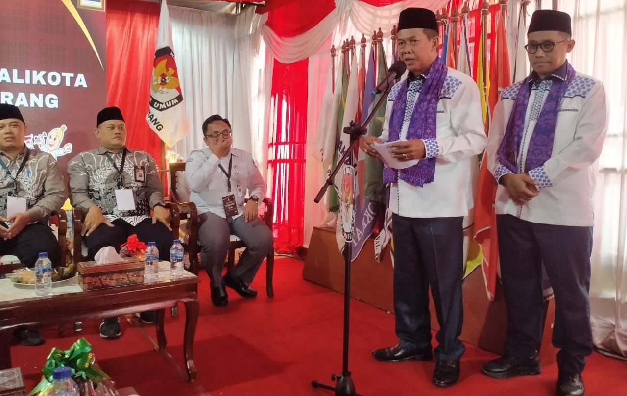 Saat Daftar ke KPU, Bakal Calon Walikota Serang Dibuat Kesal Gegara Mikrofon Mati