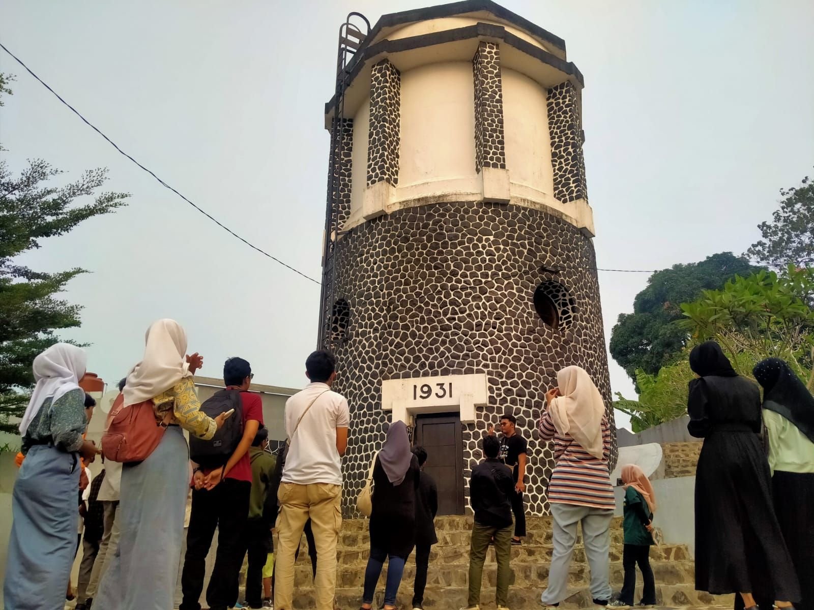 Mengenal Komunitas Menjejak Lebak, Konsisten Menghidupkan Kembali Sejarah di Bumi Multatuli 8 Mengenal Komunitas Menjejak Lebak, Konsisten Menghidupkan Kembali Sejarah di Bumi Multatuli