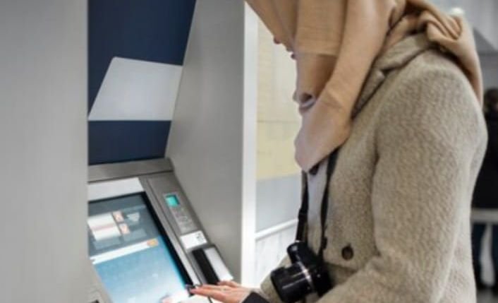 Digitalisasi Keuangan Membuat Pemakaian ATM Berkurang 8 Digitalisasi Keuangan Membuat Pemakaian ATM Berkurang